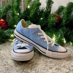 CONVERSE NEW NEVER BEEN WORN ALL STAR SHOES